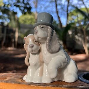 Nao Porcelain Dog Figurine in excellent condition